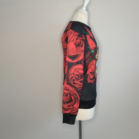 Unisex Skull and Roses Sweatshirt Size Small - Picture 2 of 3